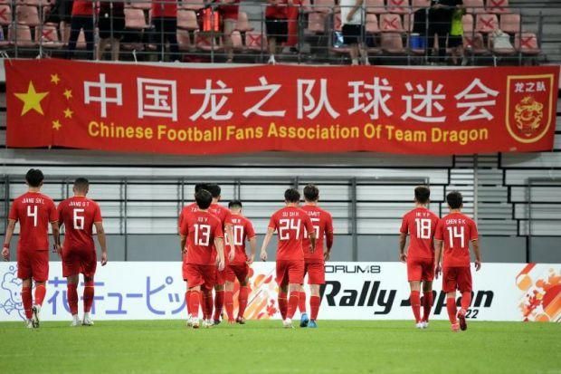 阿森纳希望与这位25岁的日本后卫签下新合同，斯基拉指出，双方距离续约至2028年仅一步之遥。